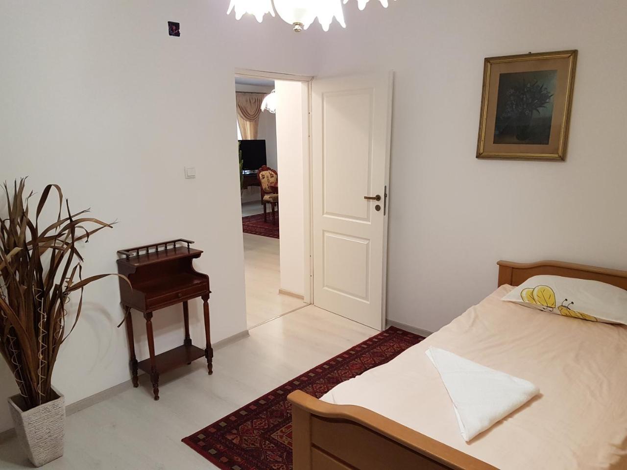 Rent Holding Apartments Iasi Ngoại thất bức ảnh