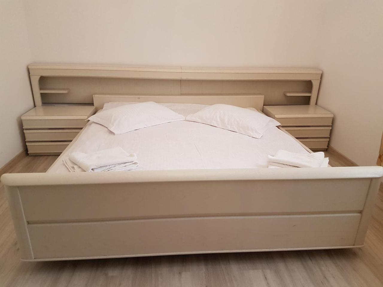 Rent Holding Apartments Iasi Ngoại thất bức ảnh